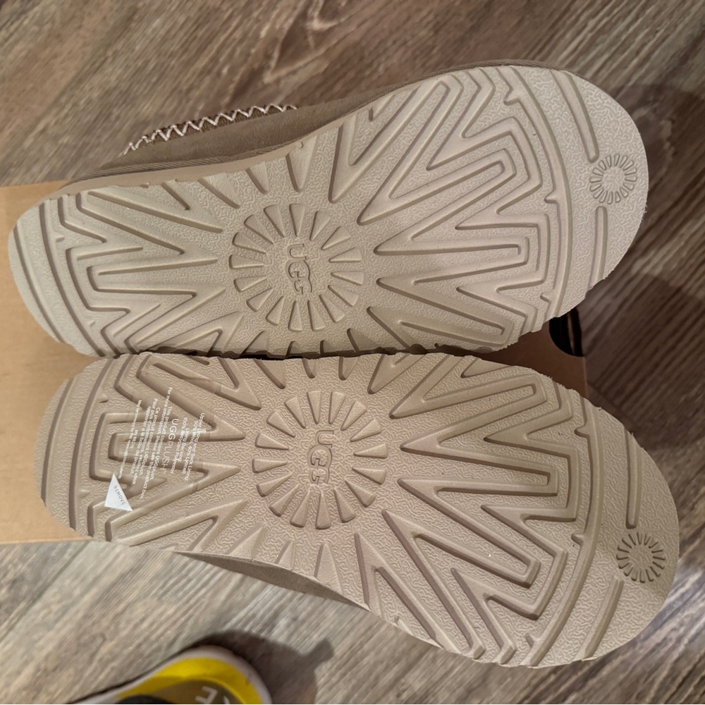 Uggs— Tasman in Taupe - Picture 4 of 7
